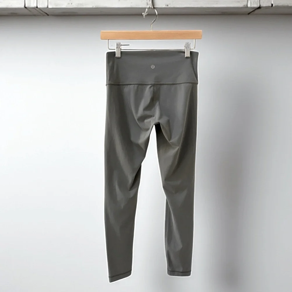 Lululemon Women’s Sage Green Leggings! Size 6! - Picture 4 of 5